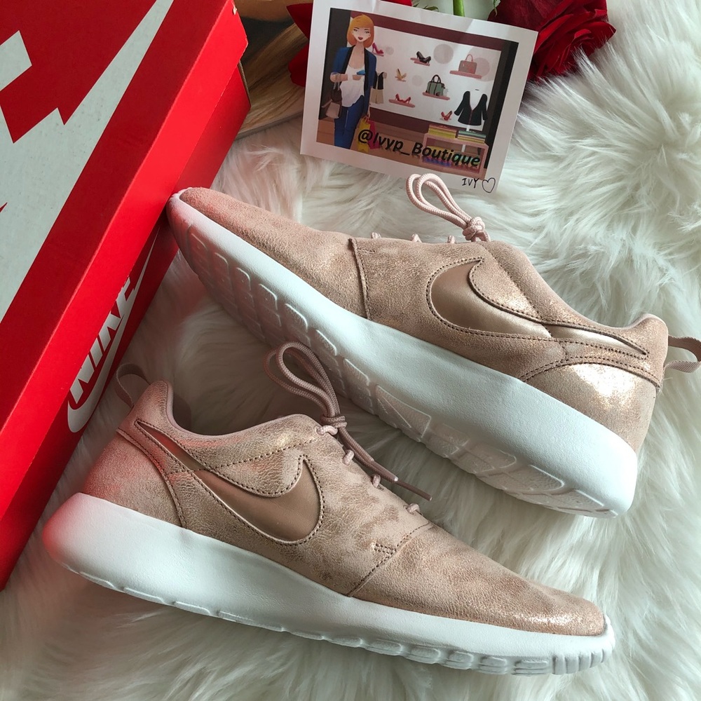 Nike Roshe Run Print Sneaker